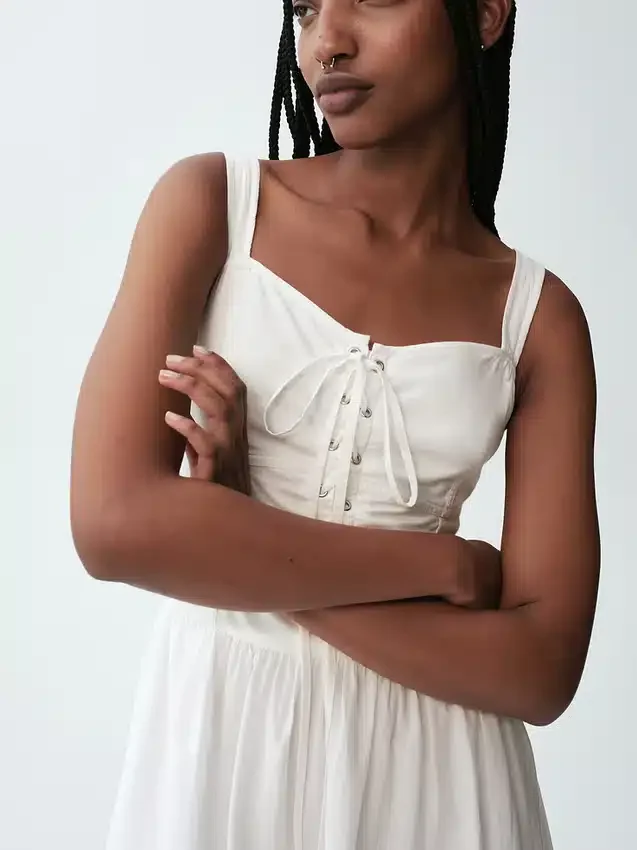 Abito lungo a corsetto con allacciatura
