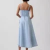 Abito lungo a corsetto con cuciture in denim