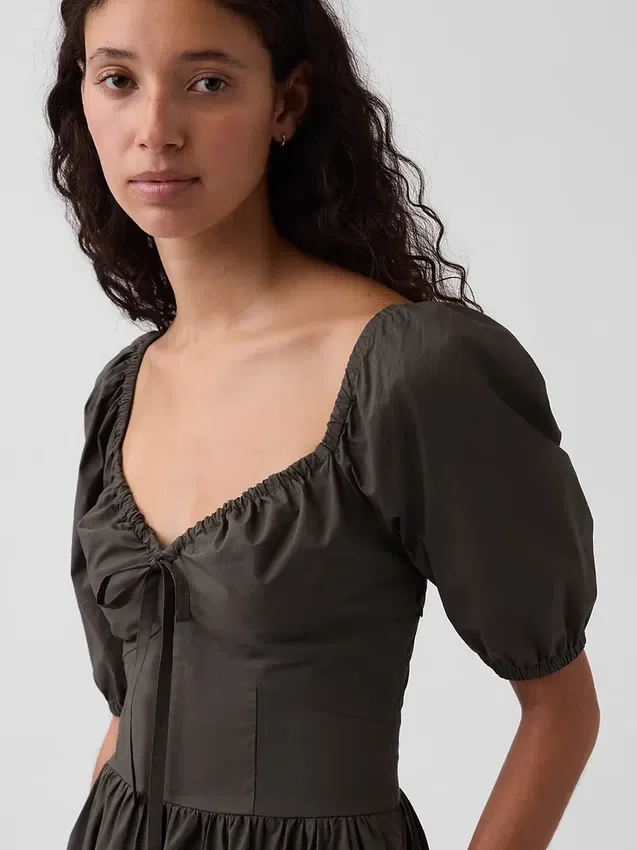 Abito lungo a corsetto con maniche a sbuffo
