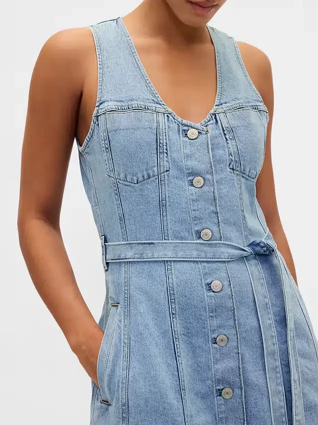 Abito lungo in denim con cintura da annodare e abbottonatura frontale