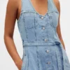 Abito lungo in denim con cintura da annodare e abbottonatura frontale