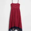 Abito midi a righe con scollo a fazzoletto