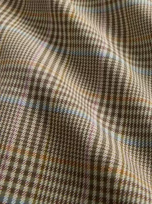 Abito mini a tubino con collo alto