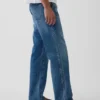 Acquista i jeans blu a gamba dritta dal taglio rilassato