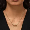 Ana Luisa Blake: collana con catena dorata di grandi dimensioni