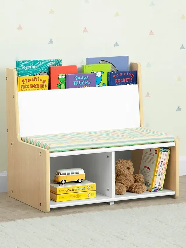 Angolo lettura per bambini con panca imbottita