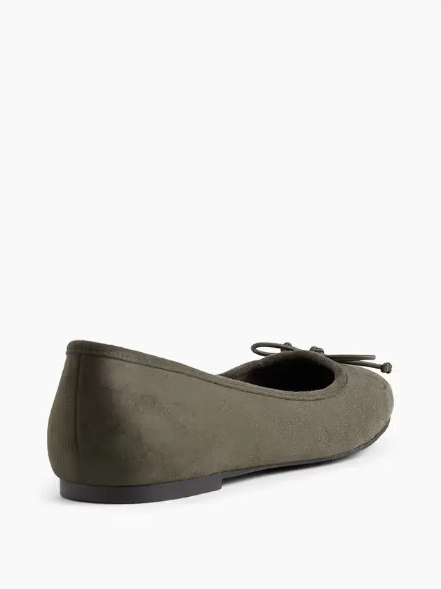 Ballerine in pelle scamosciata vegana