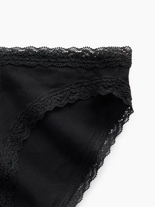 Bikini in morbidissimo cotone biologico elasticizzato con bordi in pizzo