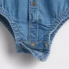 Body in denim con bottoni per neonati
