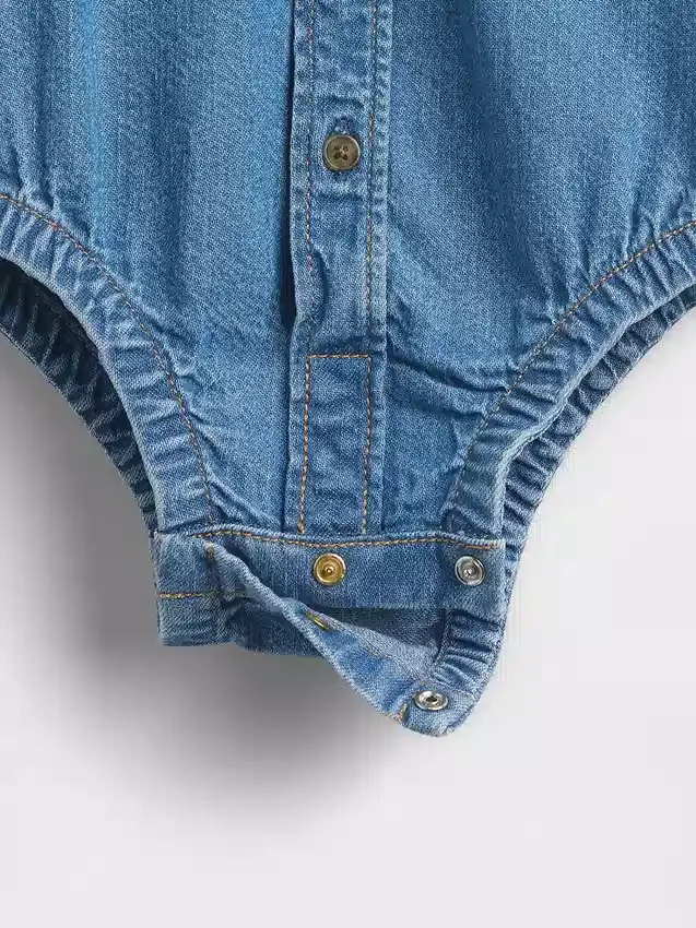 Body in denim con bottoni per neonati