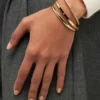 Bracciale rigido in oro Selena di Ana Luisa