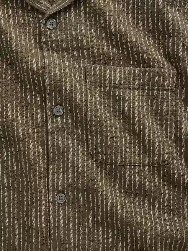 Camicia a righe Dobby dalla vestibilità comoda con orlo dritto