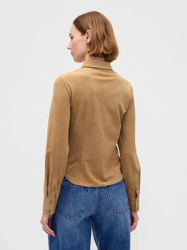 Camicia aderente in pelle scamosciata vegana