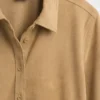 Camicia aderente in pelle scamosciata vegana
