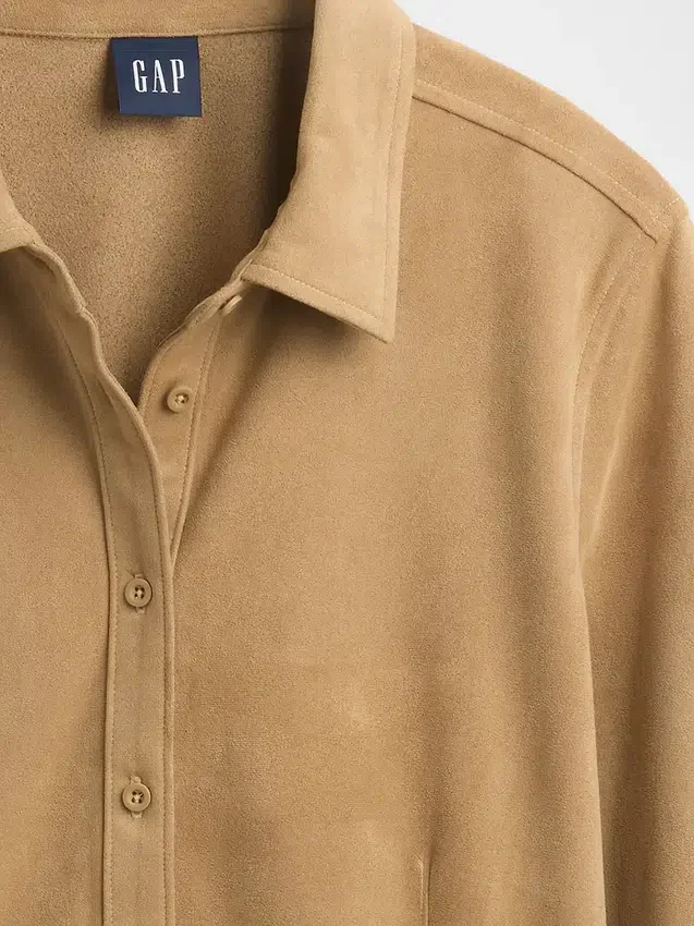 Camicia aderente in pelle scamosciata vegana