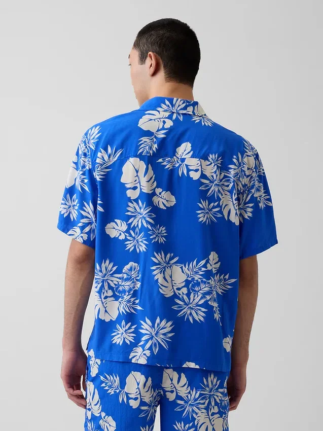 Camicia dal taglio comodo con colletto camp
