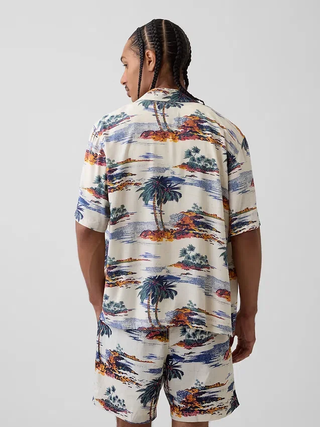 Camicia dal taglio comodo con colletto camp