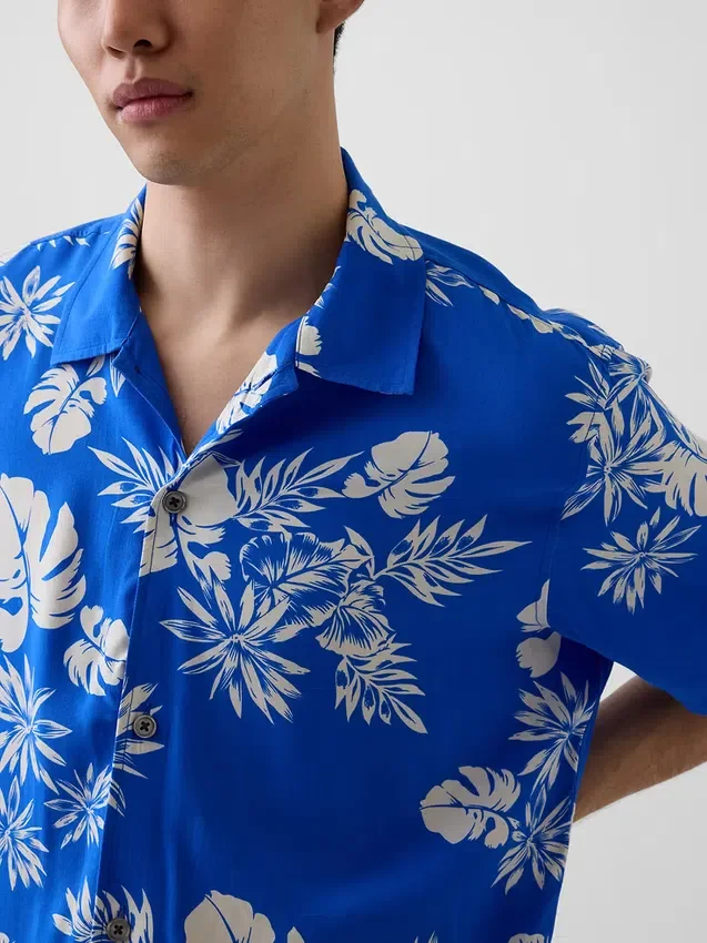 Camicia dal taglio comodo con colletto camp