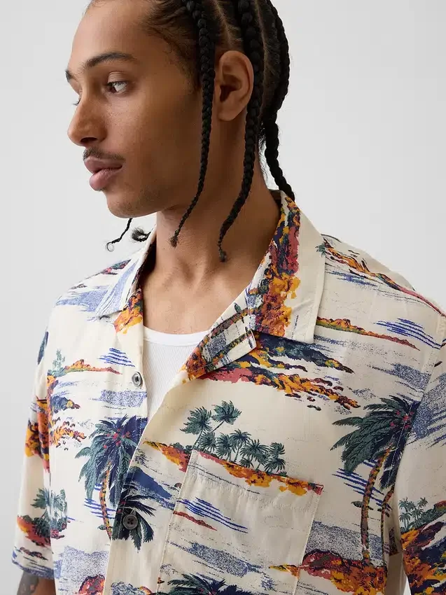 Camicia dal taglio comodo con colletto camp