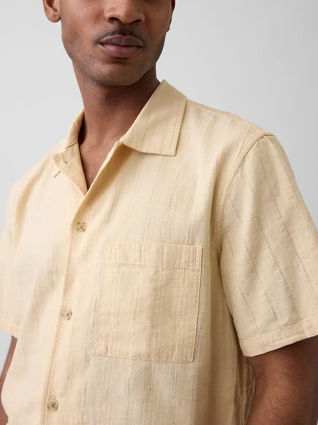 Camicia in cotone dobby dalla linea morbida con orlo dritto