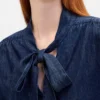 Camicia in denim con collo annodato