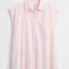 Camicia in denim ultrasoft GAP × Hfr con spalle larghe della collezione di Nicole Benefield