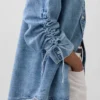 Camicia oversize in denim ultra morbido con maniche arricciate