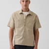 Camicia utility dalla linea morbida con orlo dritto