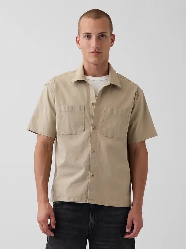 Camicia utility dalla linea morbida con orlo dritto