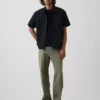 Camicia utility dalla linea morbida con orlo dritto