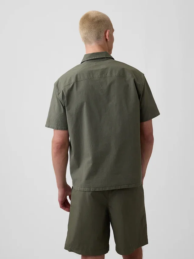 Camicia utility dalla linea morbida con orlo dritto