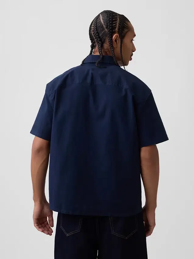 Camicia utility dalla linea morbida con orlo dritto