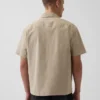 Camicia utility dalla linea morbida con orlo dritto