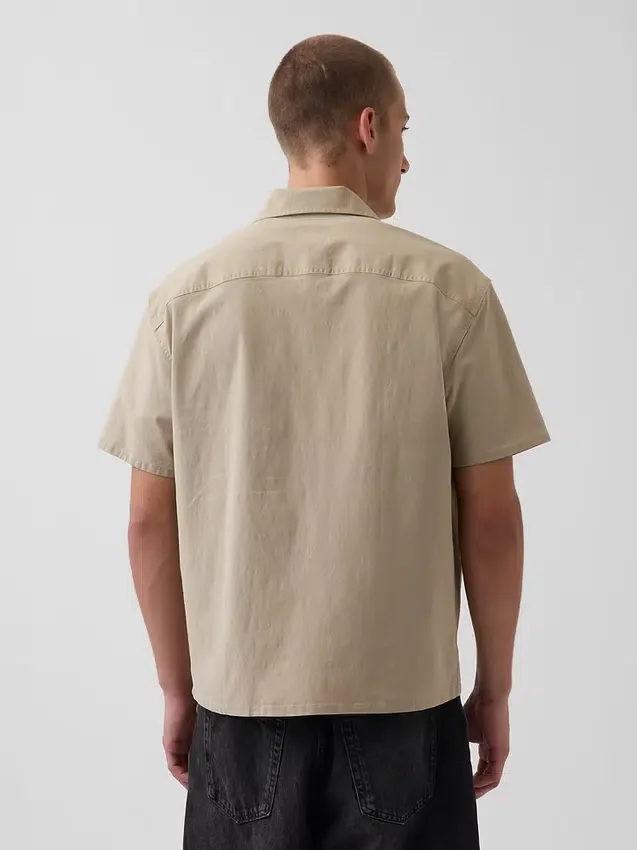 Camicia utility dalla linea morbida con orlo dritto