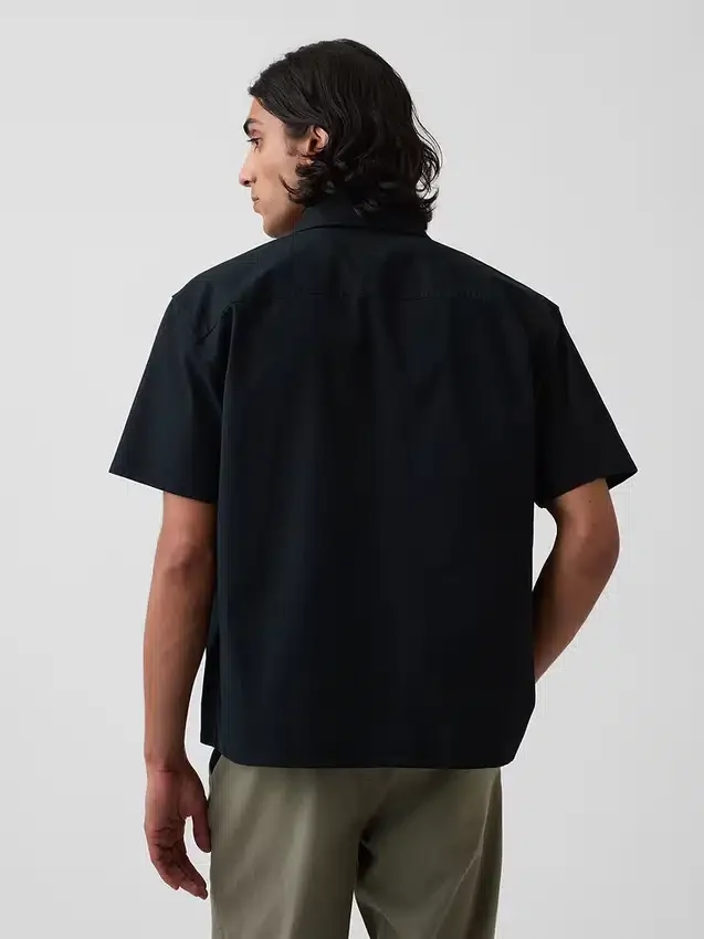 Camicia utility dalla linea morbida con orlo dritto