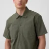 Camicia utility dalla linea morbida con orlo dritto