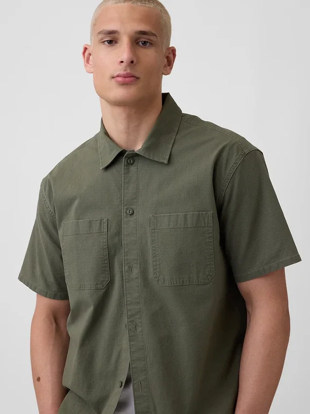 Camicia utility dalla linea morbida con orlo dritto