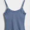 Canotta con reggiseno incorporato in cotone elasticizzato biologico con bordi in pizzo