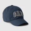 Cappellino da baseball per bambini in cotone biologico con Arch Logo di GAP