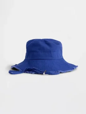 Cappello a secchiello con bordi sfrangiati