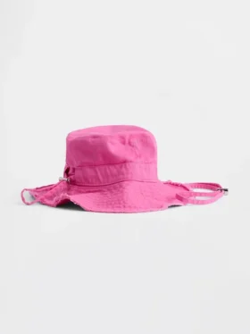 Cappello a secchiello con bordi sfrangiati