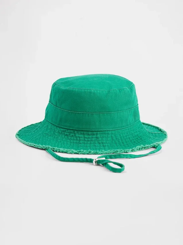 Cappello a secchiello con bordi sfrangiati