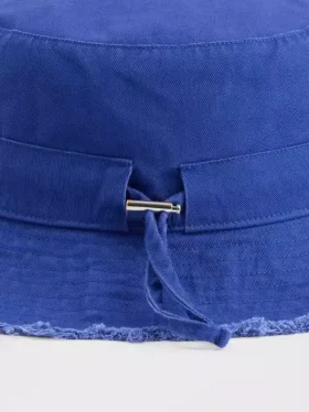Cappello a secchiello con bordi sfrangiati
