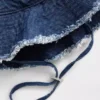 Cappello a secchiello con bordi sfrangiati