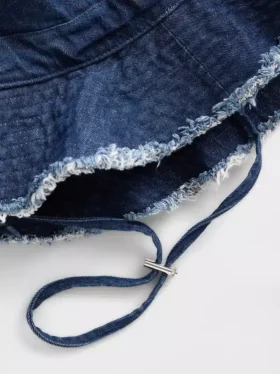 Cappello a secchiello con bordi sfrangiati