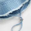 Cappello a secchiello con bordi sfrangiati