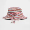 Cappello a secchiello con bordi sfrangiati