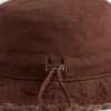 Cappello a secchiello con bordi sfrangiati
