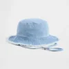 Cappello a secchiello con bordi sfrangiati