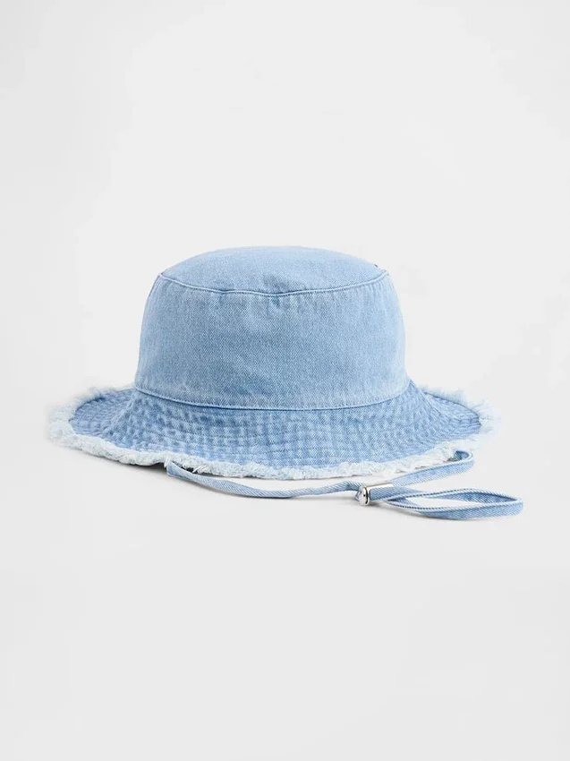 Cappello a secchiello con bordi sfrangiati